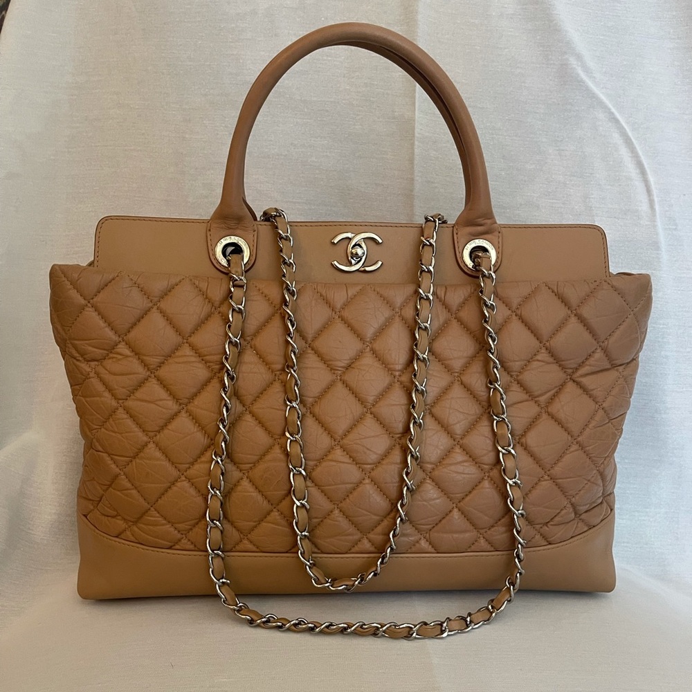 CHANEL Beige calf leather bag w/ silver hardware